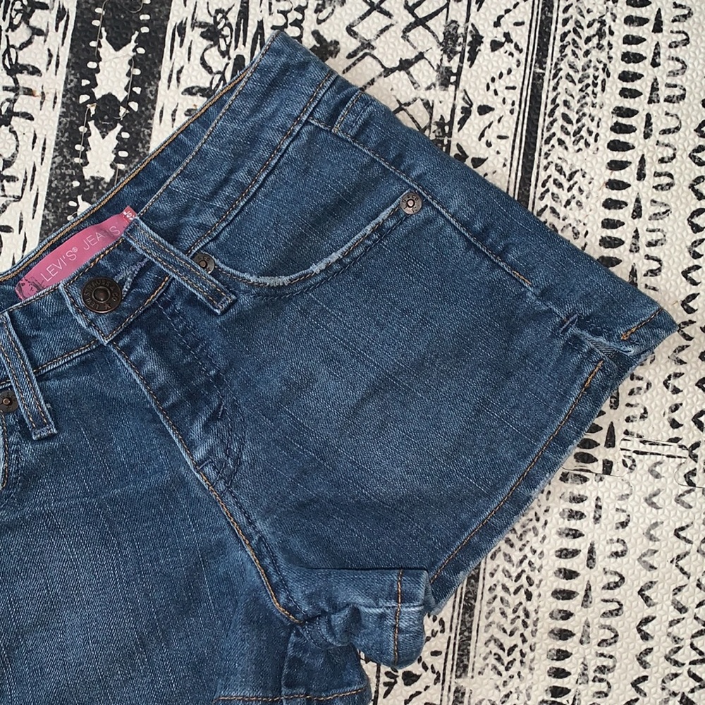 Levi Shorts - Picture 4 of 7
